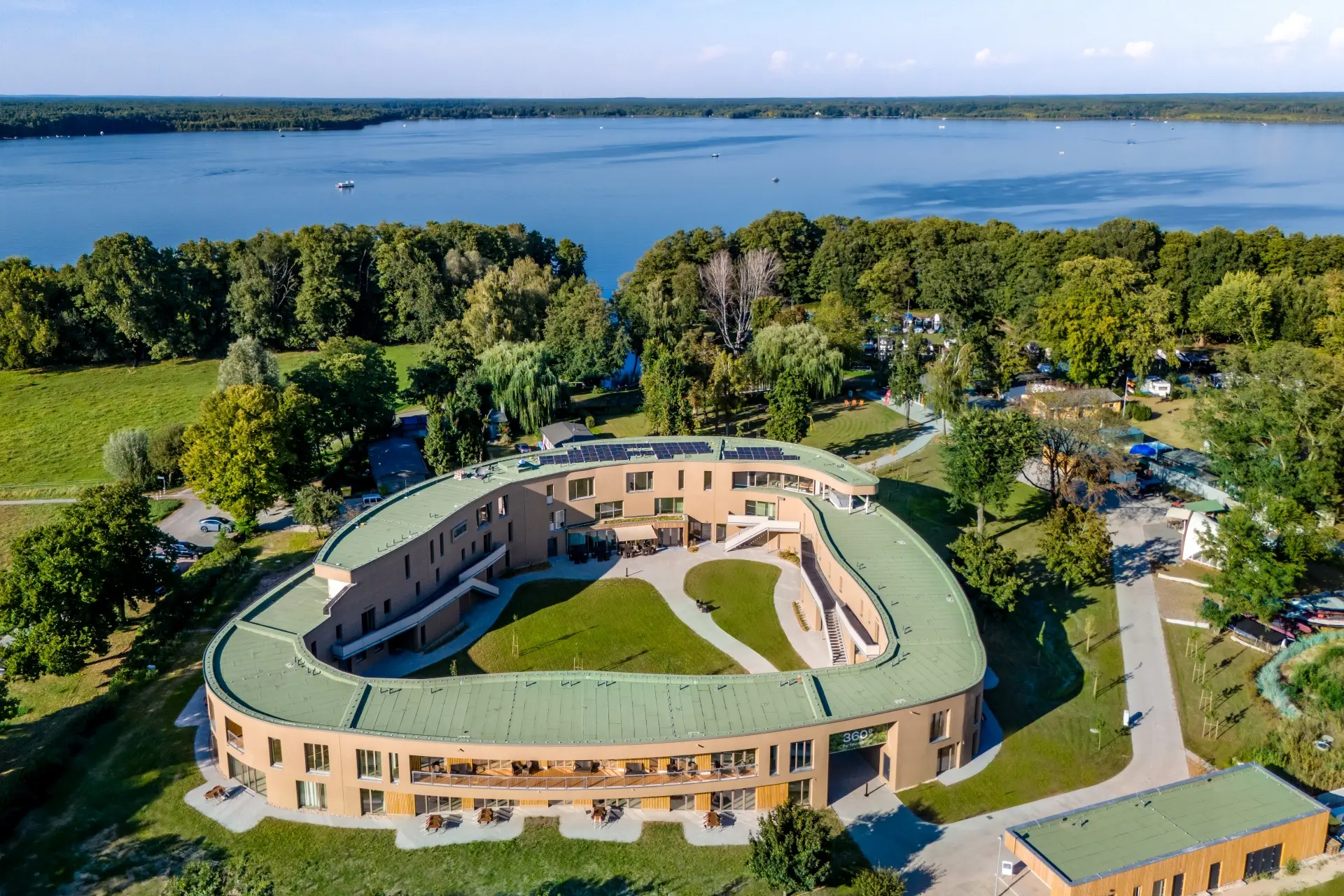 360° by teamgeist aus Drohnenperspektive mit See